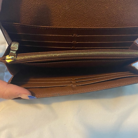 Louis Vuitton Sarah Monogram Wallet - Picture 5 of 7